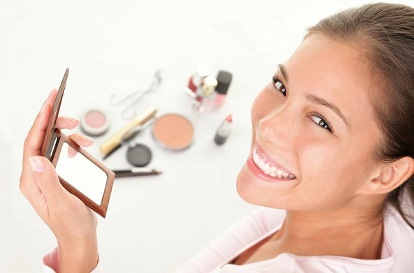 Как правильно самостоятельно делать макияж